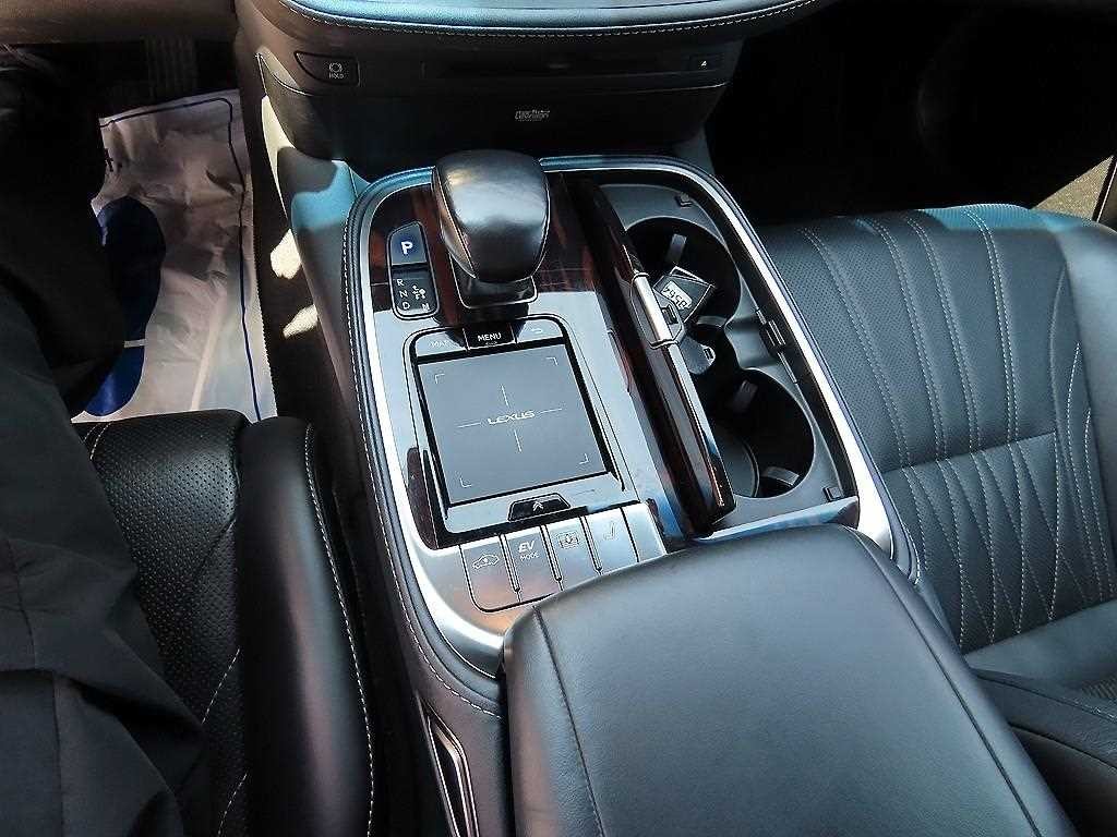 렉서스 LS LS500h 3.5 플래티넘 AWD 이미지 10