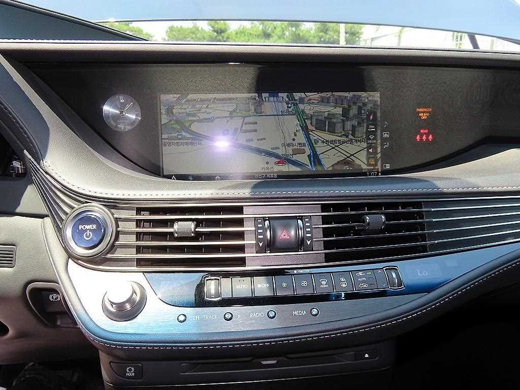렉서스 LS LS500h 3.5 플래티넘 AWD 이미지 12