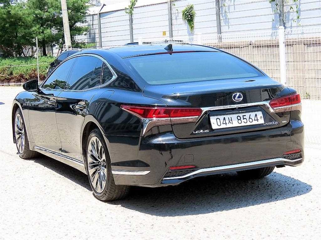렉서스 LS LS500h 3.5 플래티넘 AWD 이미지 3