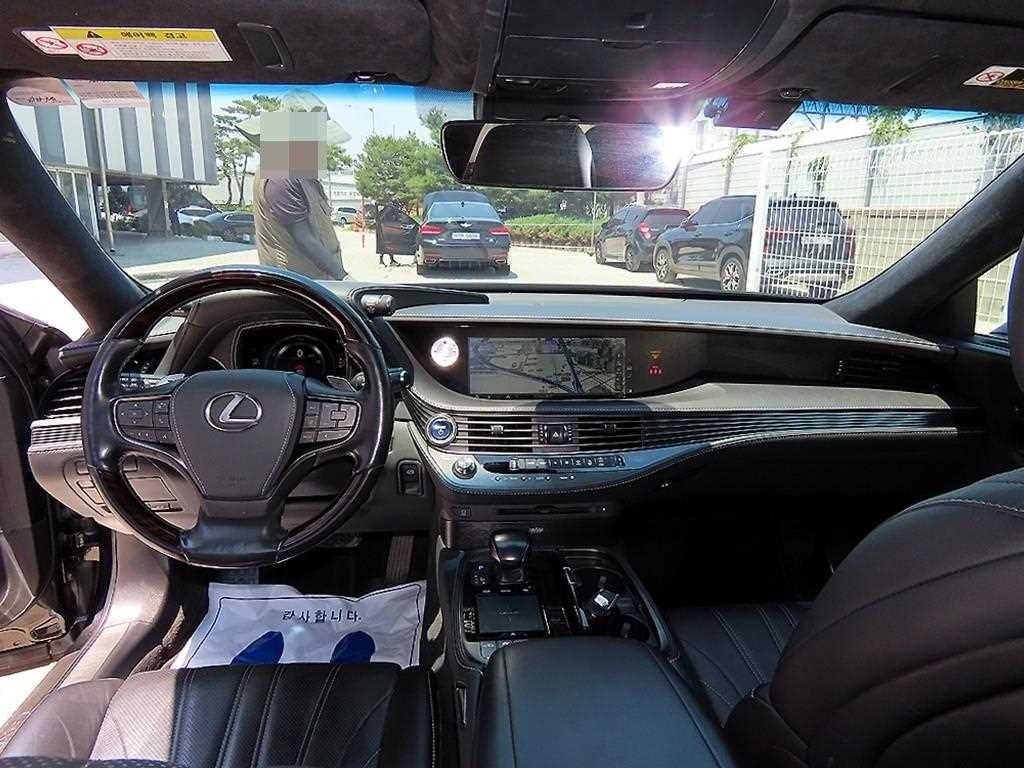 렉서스 LS LS500h 3.5 플래티넘 AWD 이미지 7