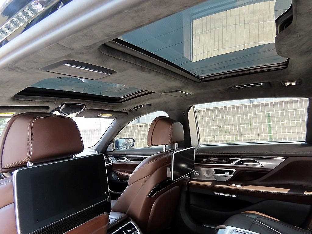 BMW 7시리즈 7시리즈 (G11) M760Li xDrive 이미지 16