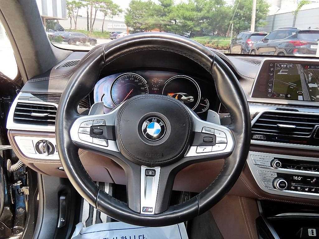 BMW 7시리즈 7시리즈 (G11) M760Li xDrive 이미지 8