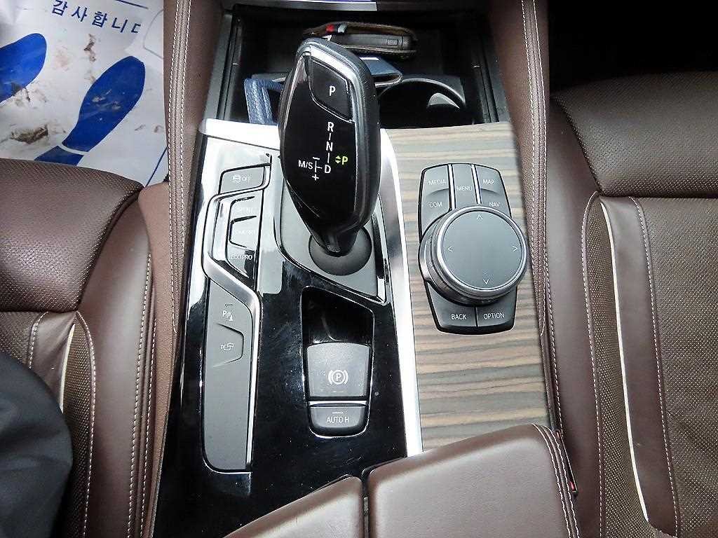 BMW 5시리즈 5시리즈 (G30) 530i xDrive M 스포츠 플러스 이미지 11