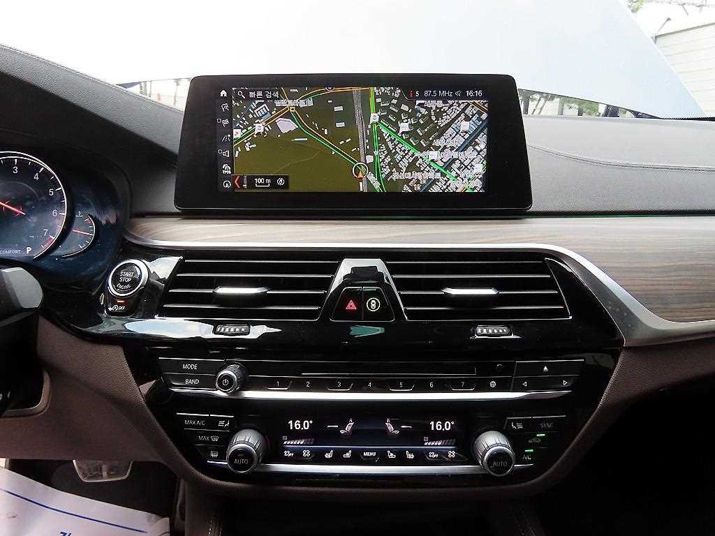 BMW 5시리즈 5시리즈 (G30) 530i xDrive M 스포츠 플러스 이미지 12