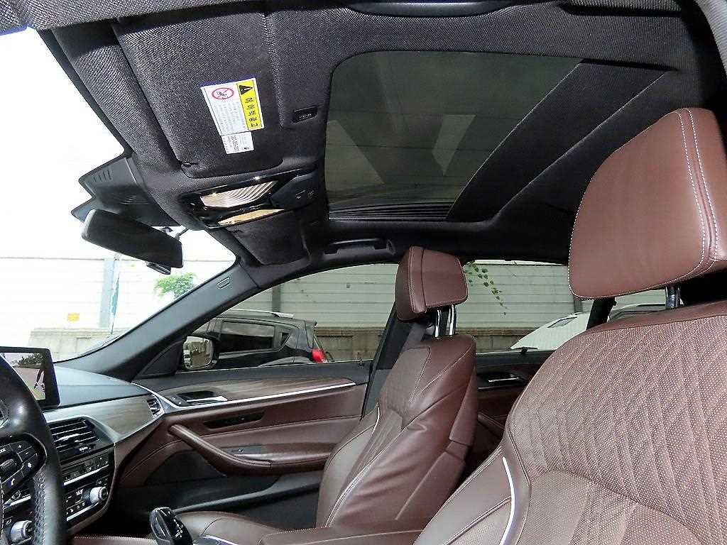 BMW 5시리즈 5시리즈 (G30) 530i xDrive M 스포츠 플러스 이미지 17