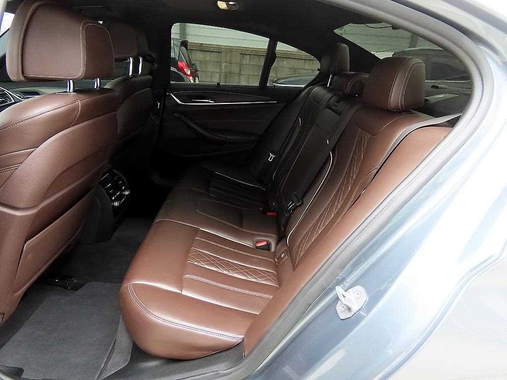 BMW 5시리즈 5시리즈 (G30) 530i xDrive M 스포츠 플러스 이미지 6