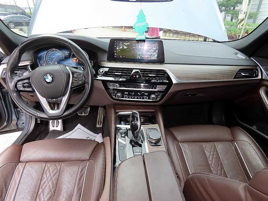 BMW 5시리즈 5시리즈 (G30) 530i xDrive M 스포츠 플러스 이미지 7