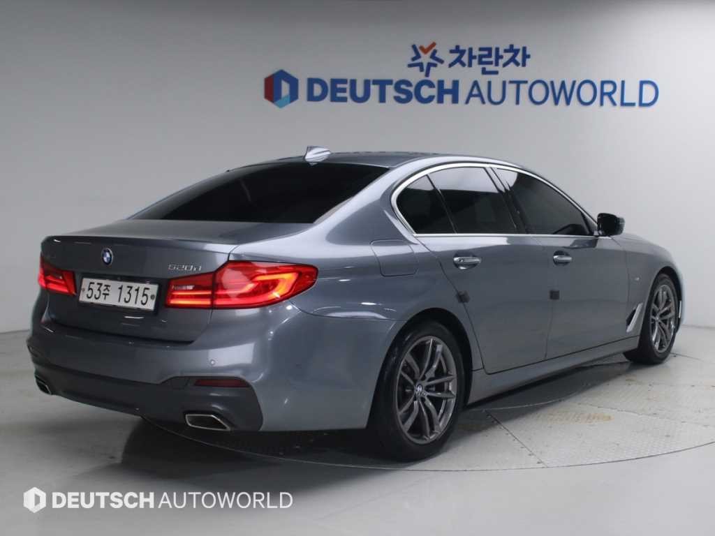 BMW 5시리즈 5시리즈 (G30) 520d xDrive M 스포츠 플러스 이미지 2