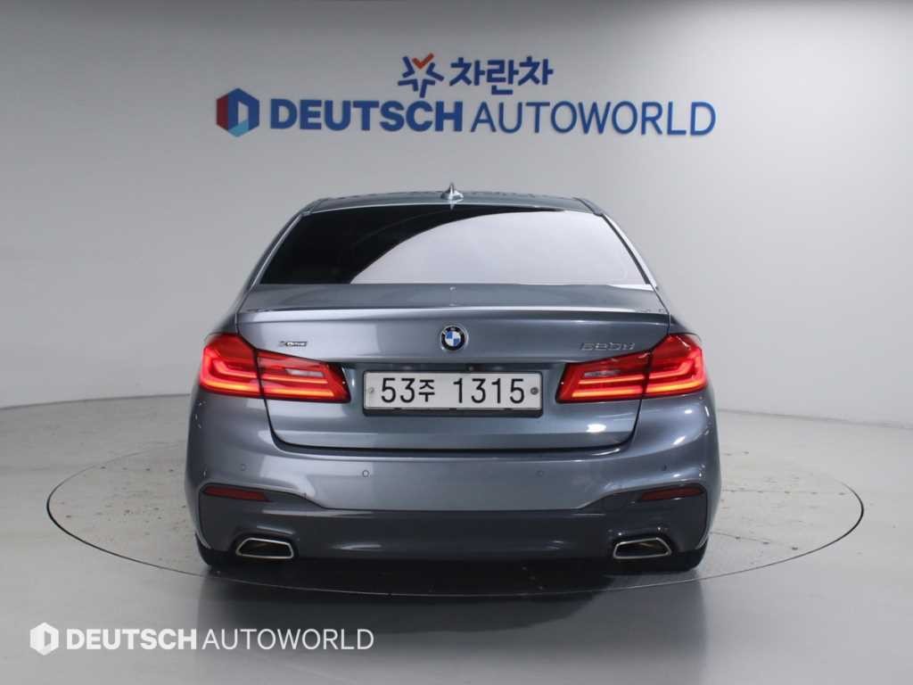 BMW 5시리즈 5시리즈 (G30) 520d xDrive M 스포츠 플러스 이미지 4