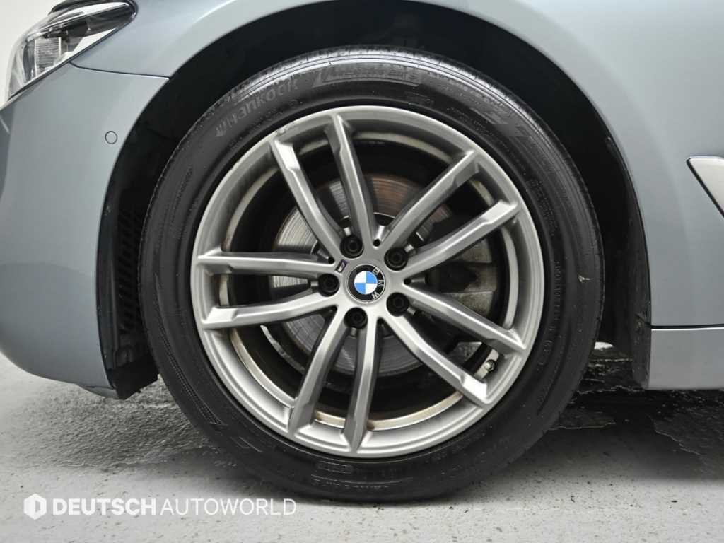 BMW 5시리즈 5시리즈 (G30) 520d xDrive M 스포츠 플러스 이미지 5