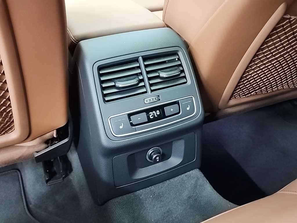아우디 A4 A4 (B9) 45 TFSI 프리미엄 이미지 13