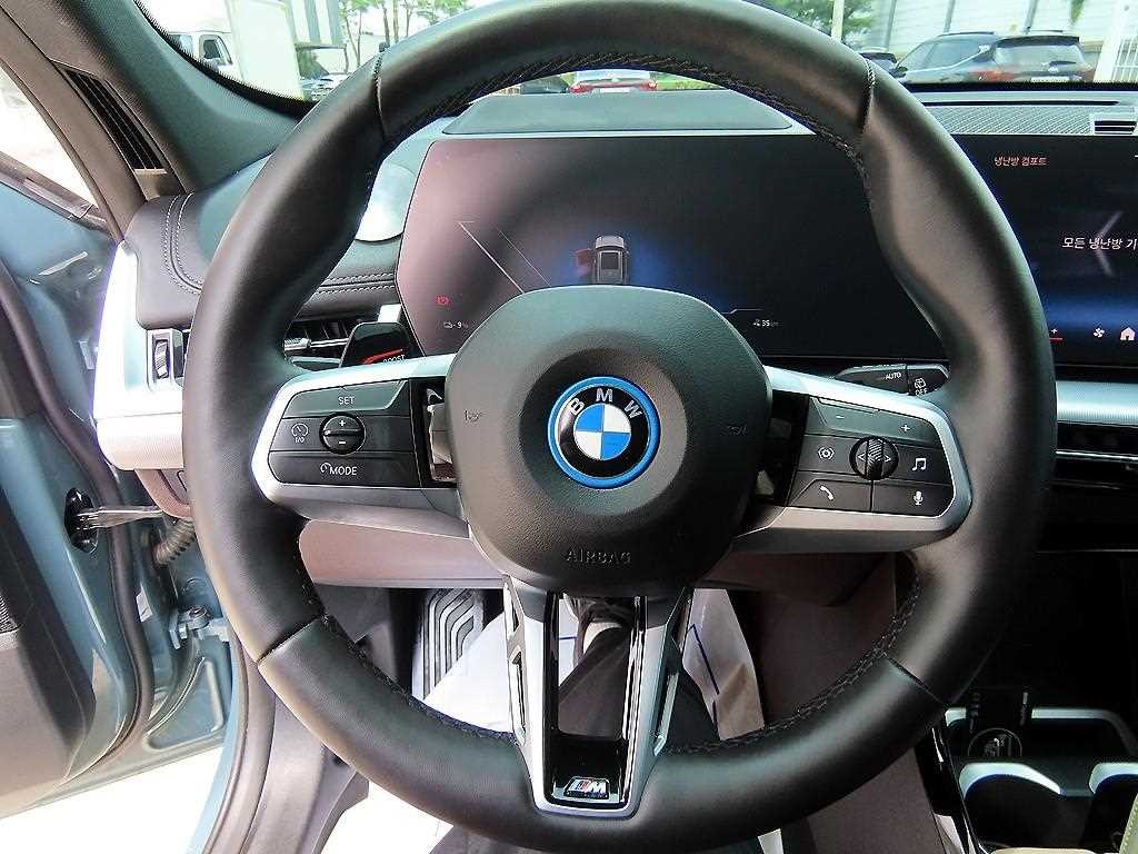 BMW iX1 iX1 (U11) xDrive 30 M 스포츠 이미지 9