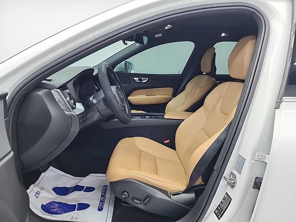 볼보 XC60 XC60(2세대) D5 AWD 모멘텀 이미지 11