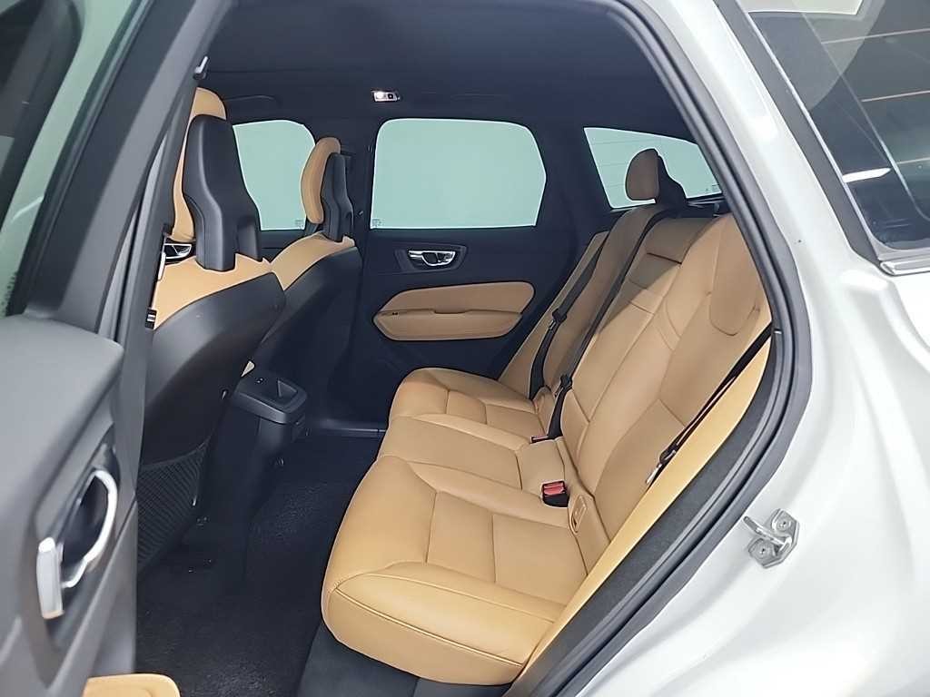볼보 XC60 XC60(2세대) D5 AWD 모멘텀 이미지 12