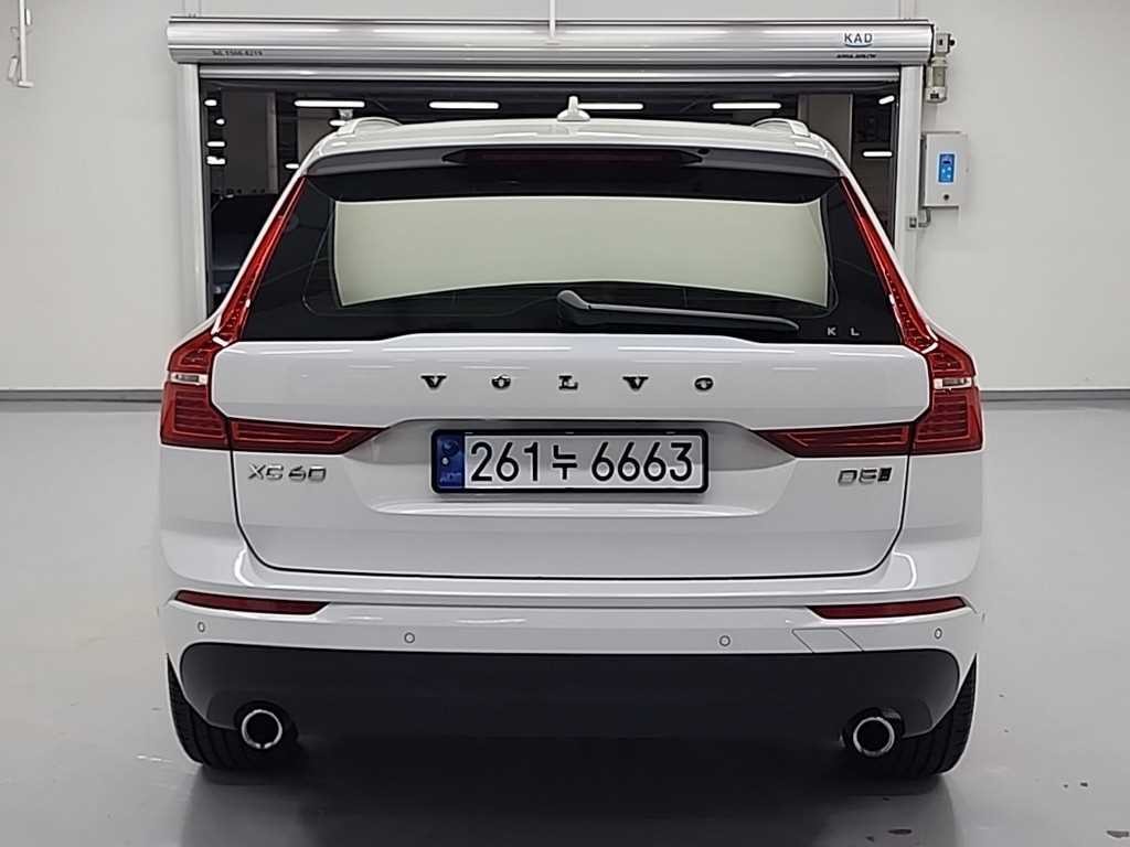 볼보 XC60 XC60(2세대) D5 AWD 모멘텀 이미지 3