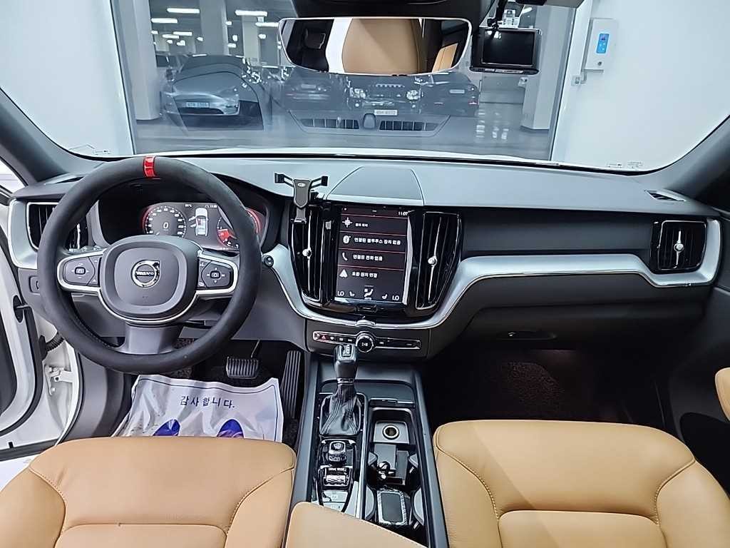 볼보 XC60 XC60(2세대) D5 AWD 모멘텀 이미지 7
