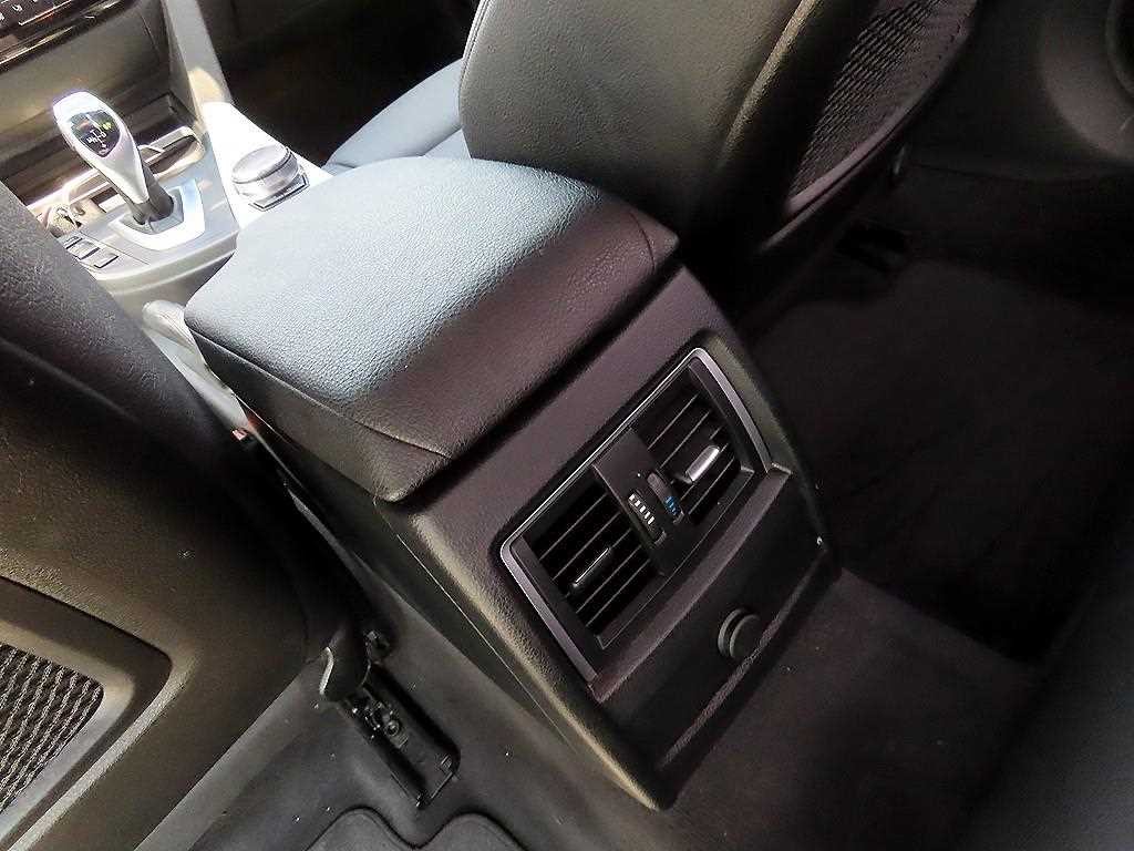 BMW 3시리즈 3시리즈 (F30) 320i M 스포츠 이미지 17