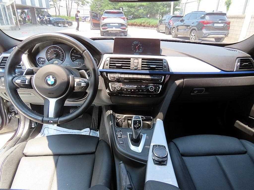BMW 3시리즈 3시리즈 (F30) 320i M 스포츠 이미지 7