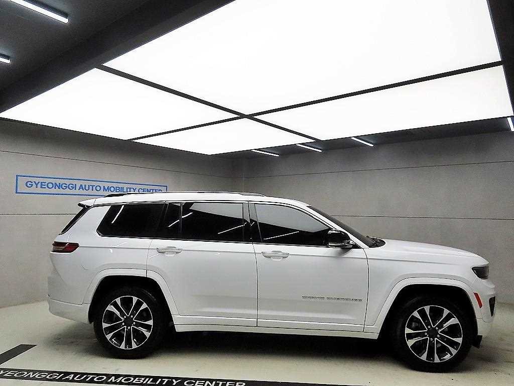 지프 체로키 그랜드 체로키(WL) 3.6 L 오버랜드 이미지 2