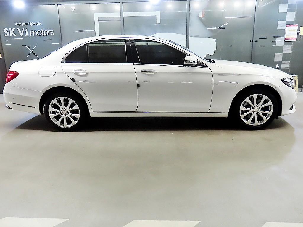 벤츠 E 클래스 E-클래스 W213 E220d 4MATIC 익스클루시브 이미지 3