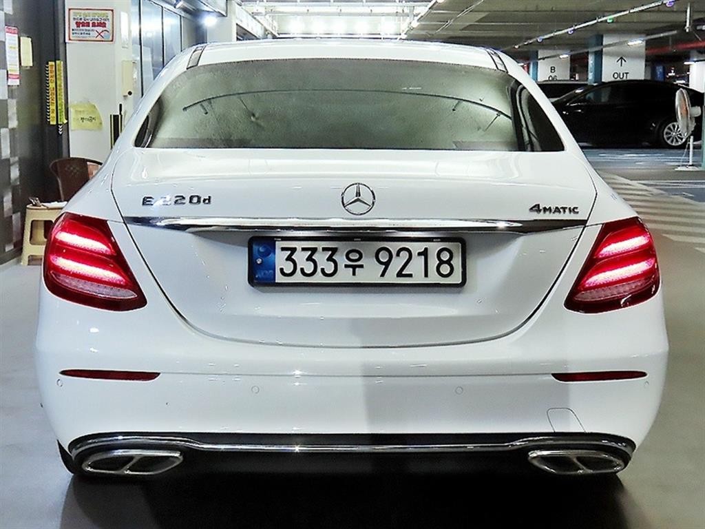 벤츠 E 클래스 E-클래스 W213 E220d 4MATIC 익스클루시브 이미지 5