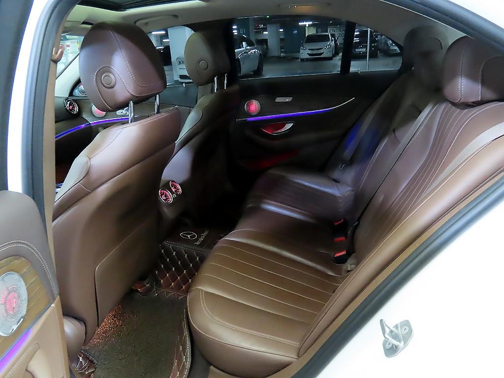 벤츠 E 클래스 E-클래스 W213 E220d 4MATIC 익스클루시브 이미지 7