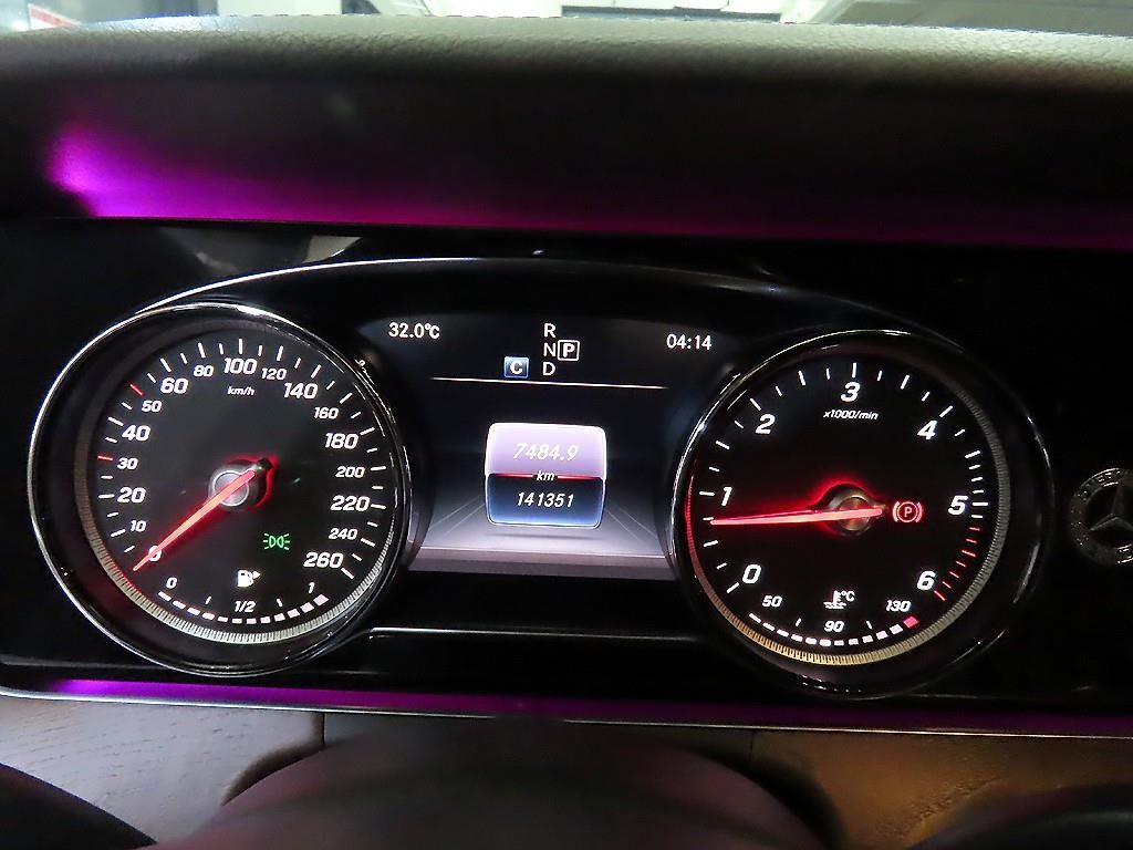 벤츠 E 클래스 E-클래스 W213 E220d 4MATIC 익스클루시브 이미지 9