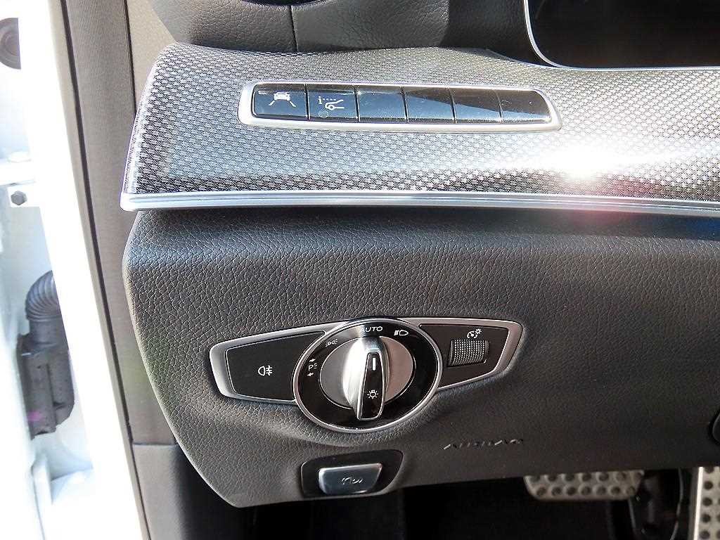 벤츠 E 클래스 E-클래스 W213 E300 4MATIC AMG LINE 이미지 11