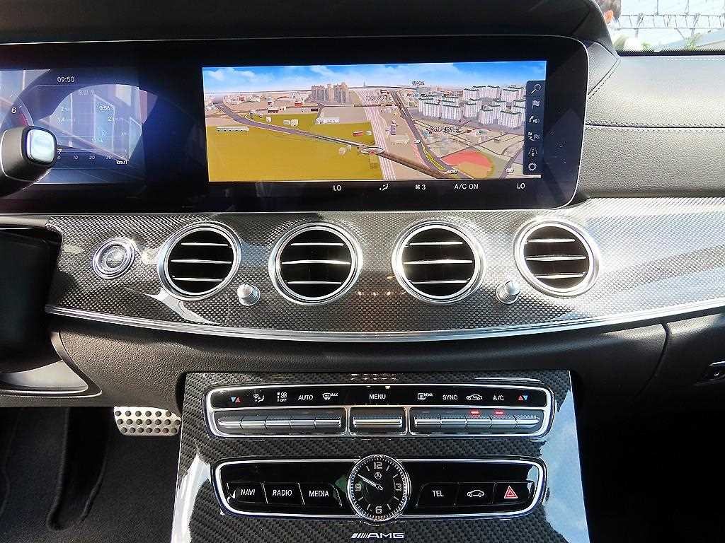 벤츠 E 클래스 E-클래스 W213 E300 4MATIC AMG LINE 이미지 13