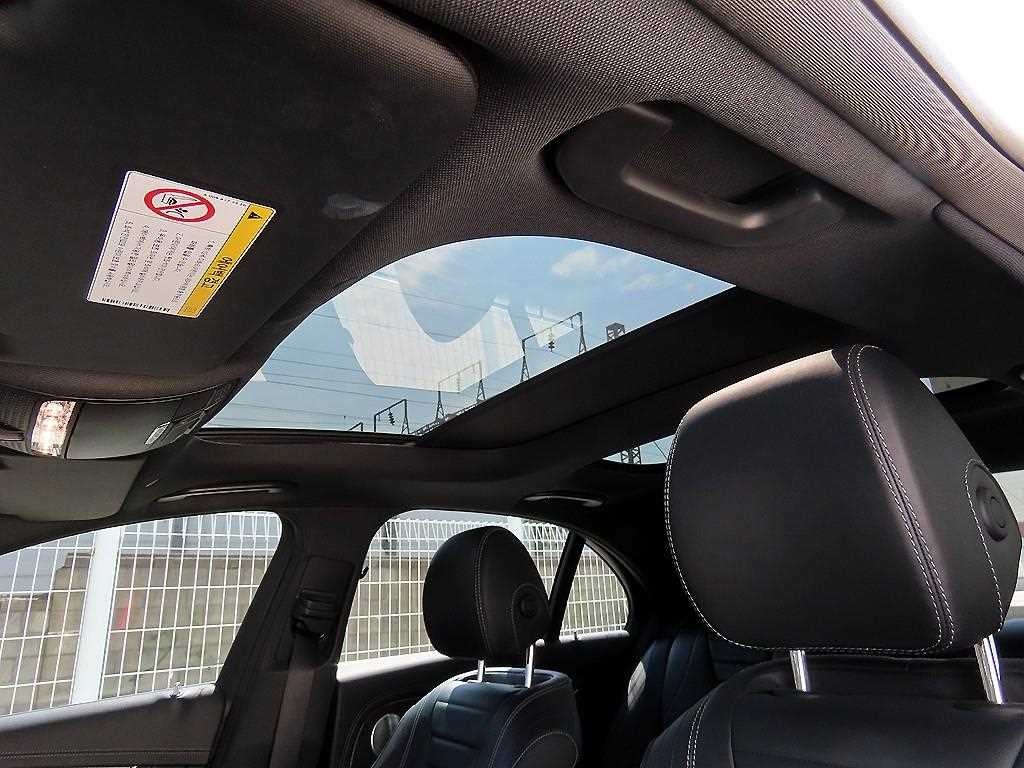 벤츠 E 클래스 E-클래스 W213 E300 4MATIC AMG LINE 이미지 16