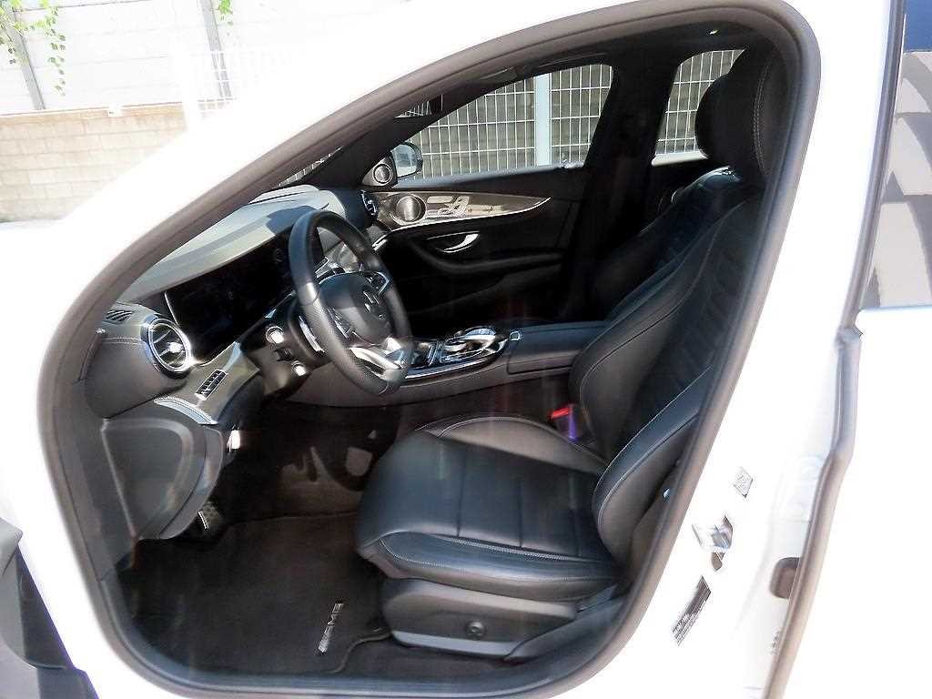 벤츠 E 클래스 E-클래스 W213 E300 4MATIC AMG LINE 이미지 5