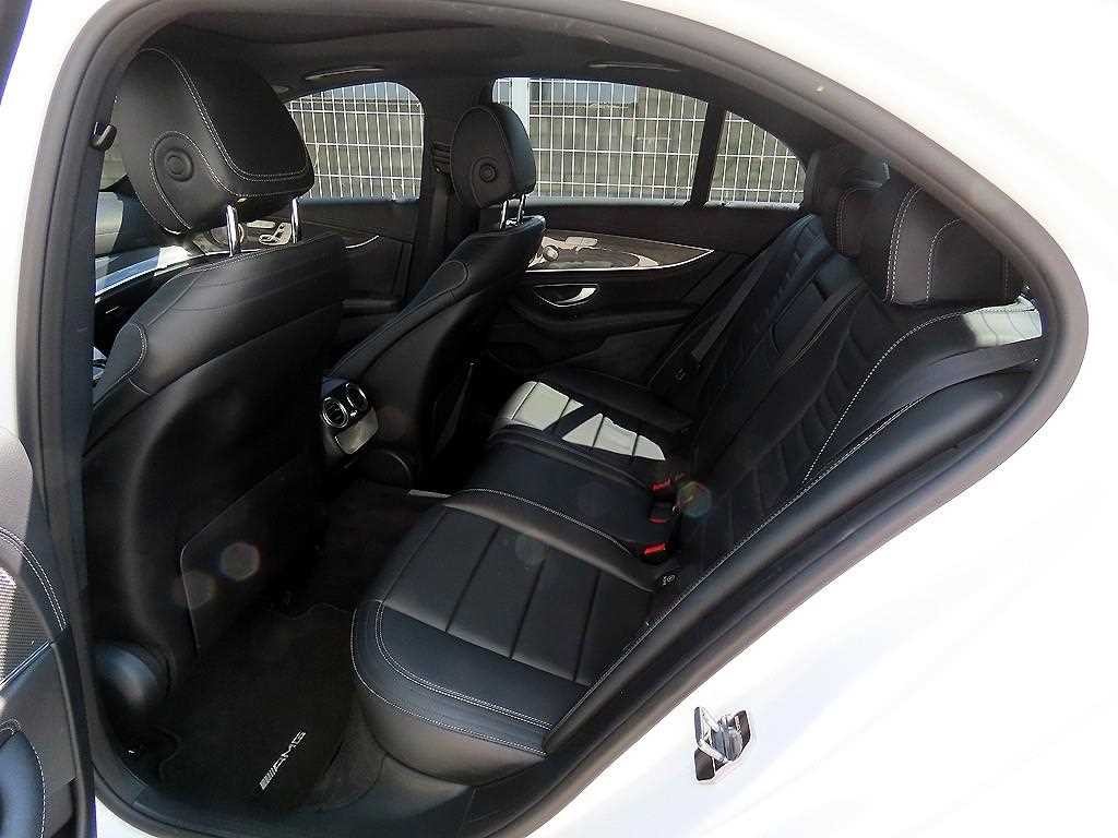 벤츠 E 클래스 E-클래스 W213 E300 4MATIC AMG LINE 이미지 6