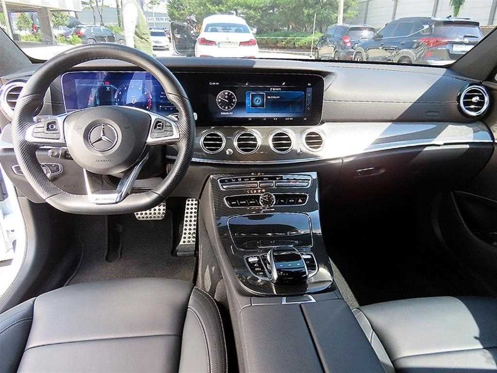 벤츠 E 클래스 E-클래스 W213 E300 4MATIC AMG LINE 이미지 7