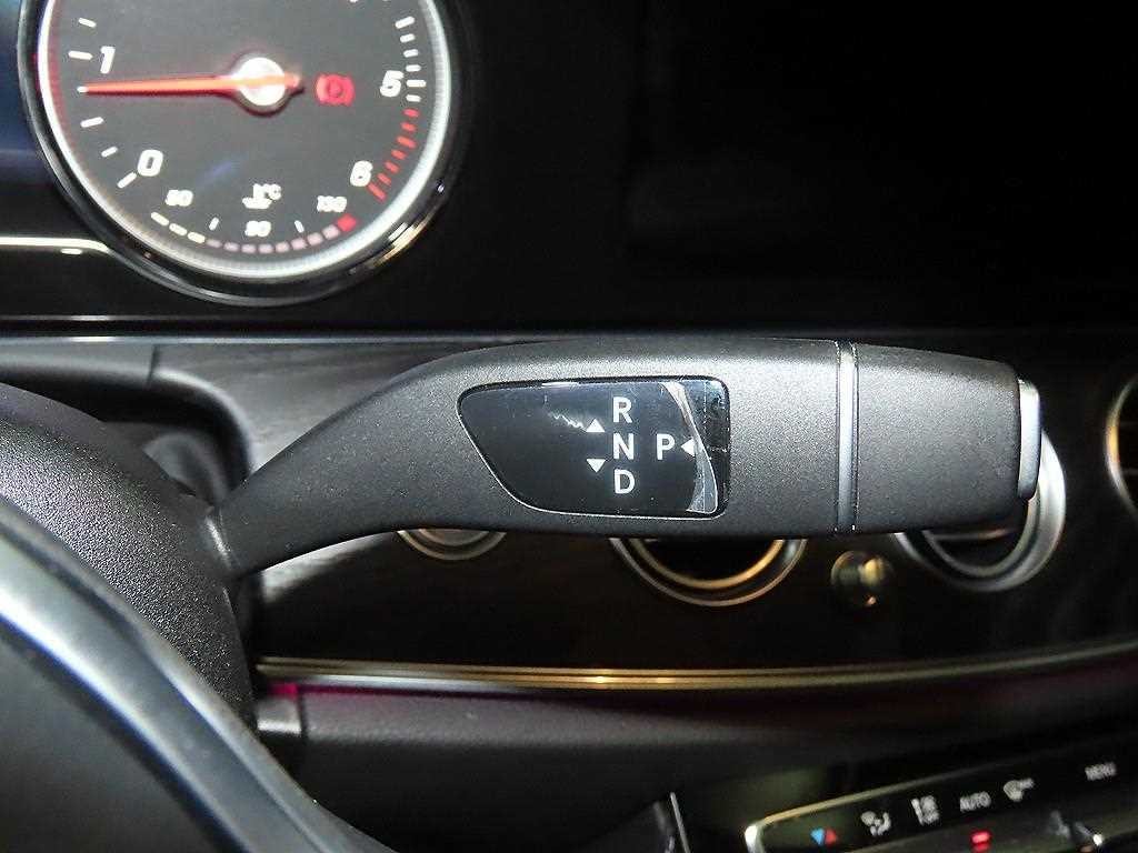 벤츠 E 클래스 E-클래스 W213 E220d 아방가르드 이미지 12