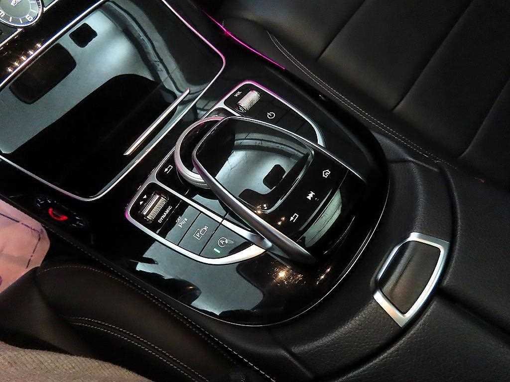 벤츠 E 클래스 E-클래스 W213 E220d 아방가르드 이미지 13