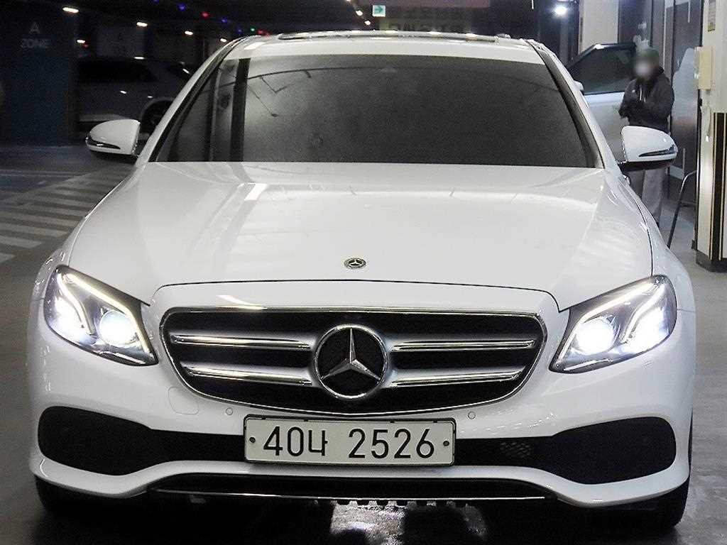 벤츠 E 클래스 E-클래스 W213 E220d 아방가르드 이미지 2