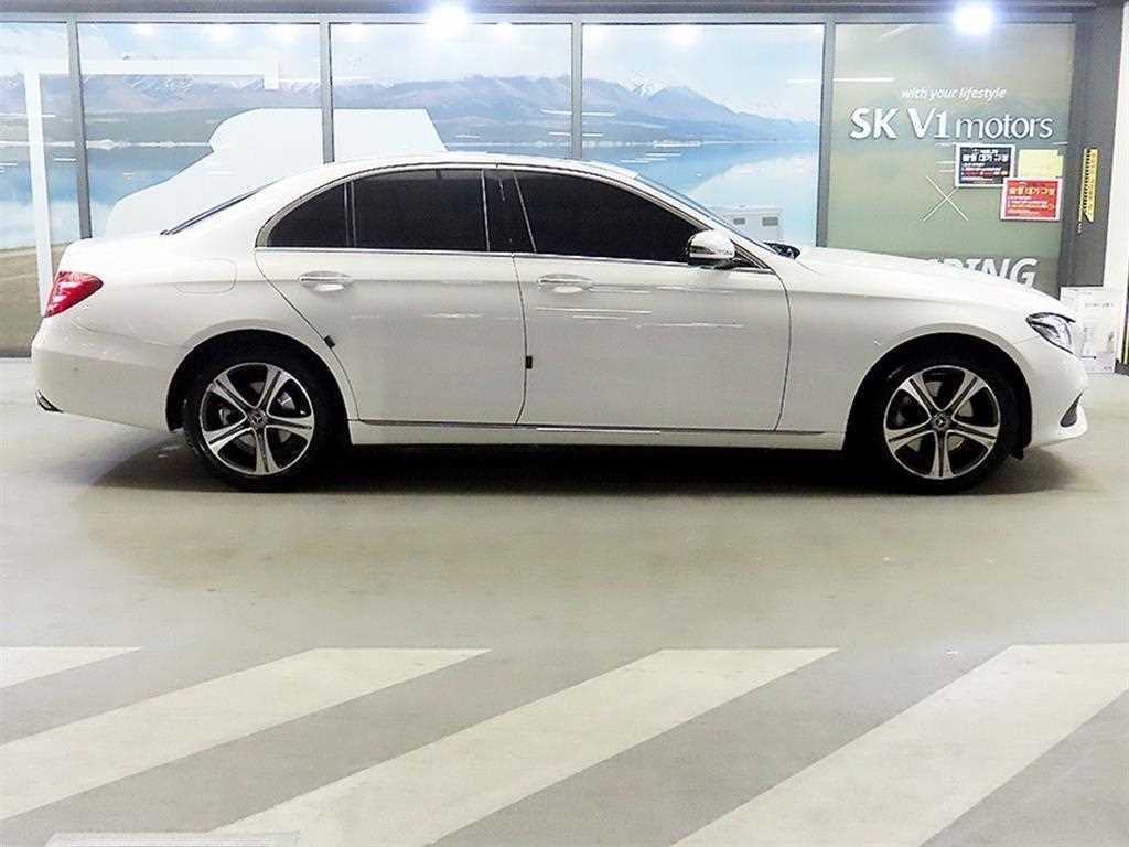 벤츠 E 클래스 E-클래스 W213 E220d 아방가르드 이미지 3