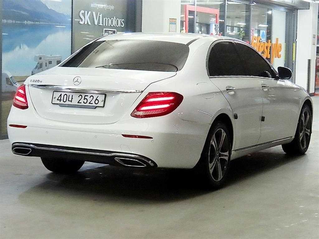 벤츠 E 클래스 E-클래스 W213 E220d 아방가르드 이미지 4
