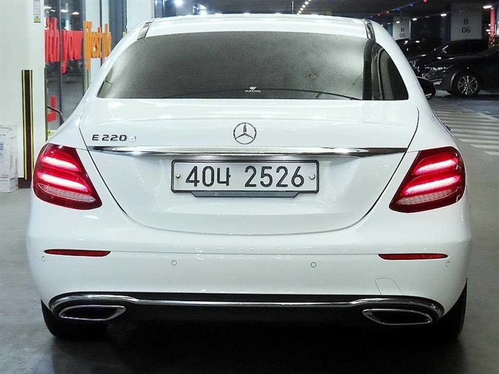 벤츠 E 클래스 E-클래스 W213 E220d 아방가르드 이미지 5