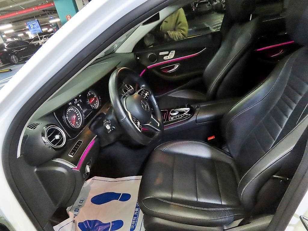 벤츠 E 클래스 E-클래스 W213 E220d 아방가르드 이미지 6