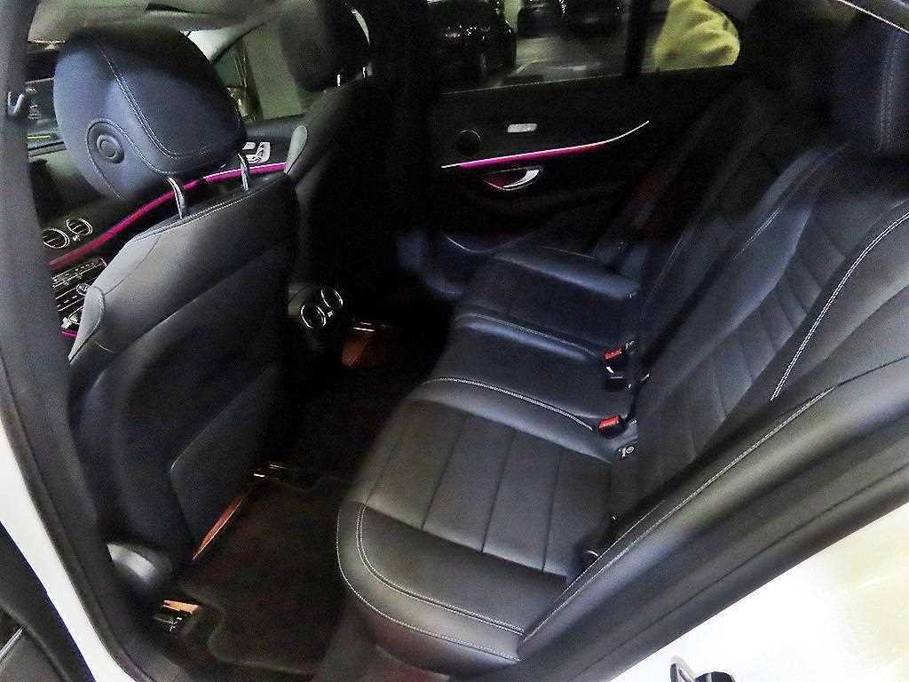 벤츠 E 클래스 E-클래스 W213 E220d 아방가르드 이미지 7
