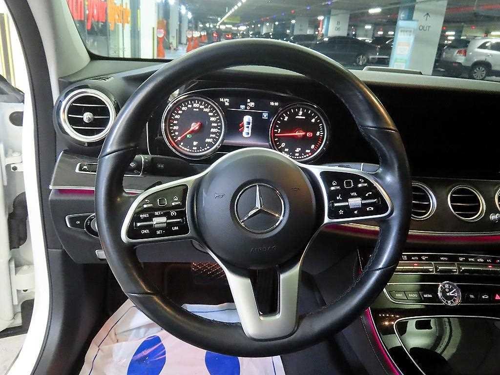 벤츠 E 클래스 E-클래스 W213 E220d 아방가르드 이미지 8