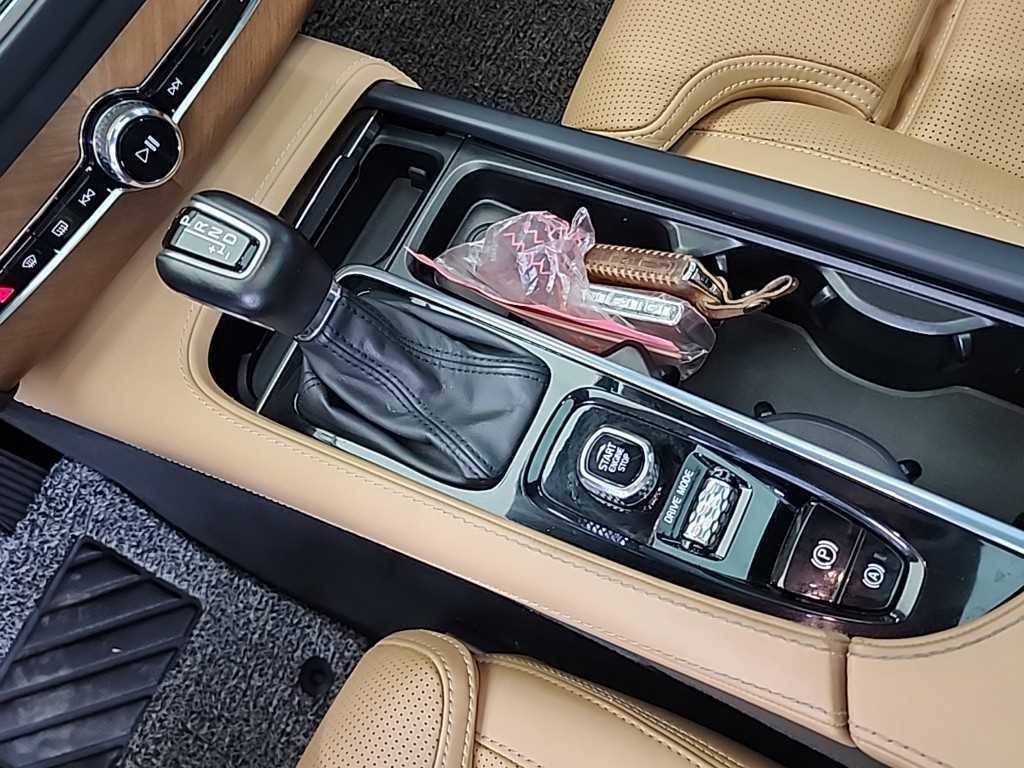 볼보 XC90 XC90 2세대 2.0 T6 AWD 인스크립션 이미지 8