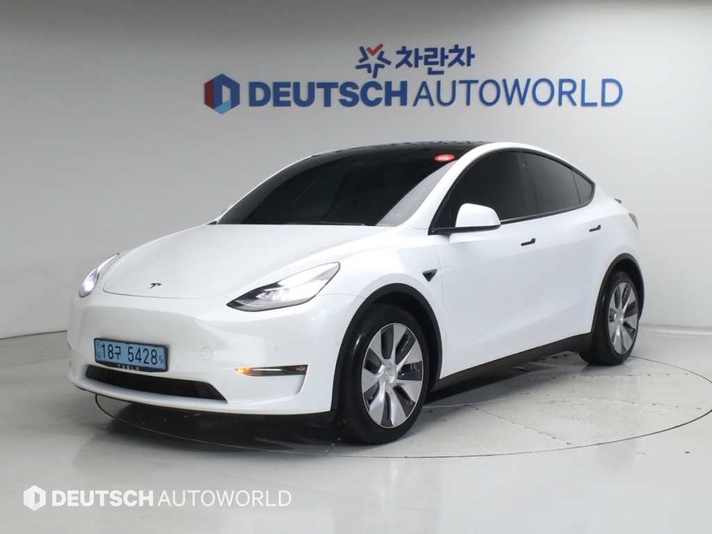 테슬라 모델 Y 롱 레인지 이미지 1