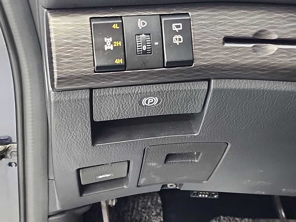 KG모빌리티(쌍용) 코란도 코란도투리스모 4WD TX 이미지 18