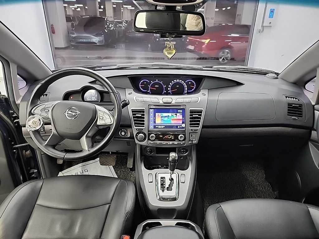KG모빌리티(쌍용) 코란도 코란도투리스모 4WD TX 이미지 7