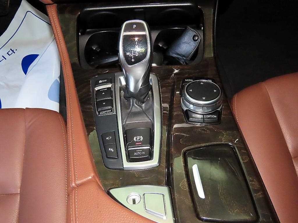 BMW 5시리즈 5시리즈 (F10) 528i 이미지 12