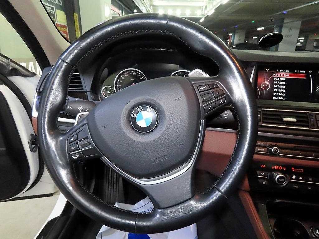 BMW 5시리즈 5시리즈 (F10) 528i 이미지 8