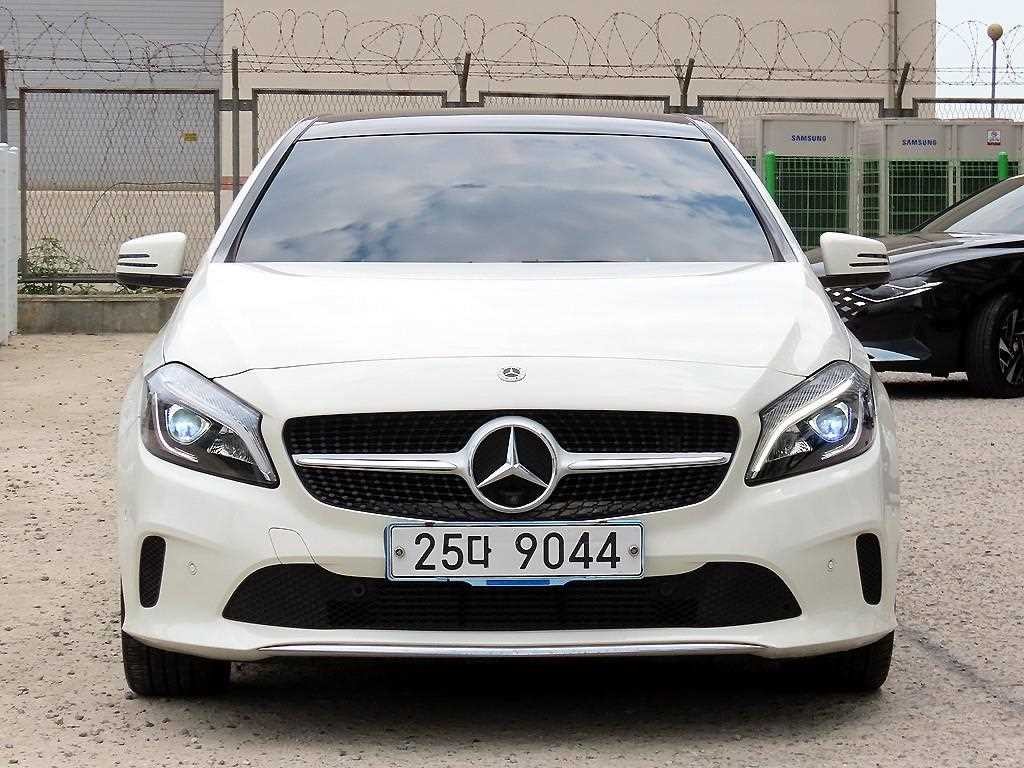 벤츠 A 클래스 A클래스 W176 A200 이미지 1
