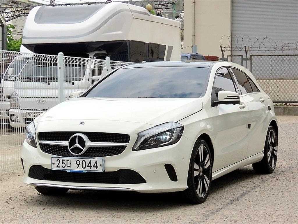 벤츠 A 클래스 A클래스 W176 A200 이미지 2